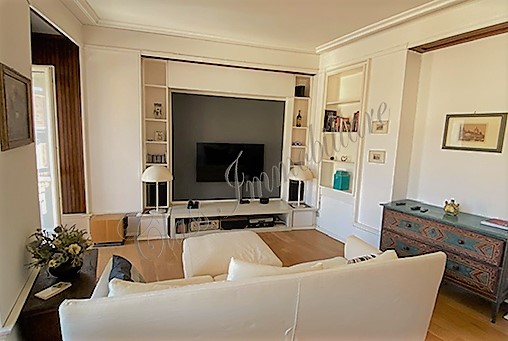 Elegante quadrilocale zona Via Bonomi al piano alto