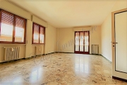 Luminoso appartamento di 107 mq. con balcone in Galleria Mortara