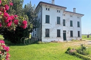 Casa di campagna a Borgo Virgilio con 5.000 mq. di terreno