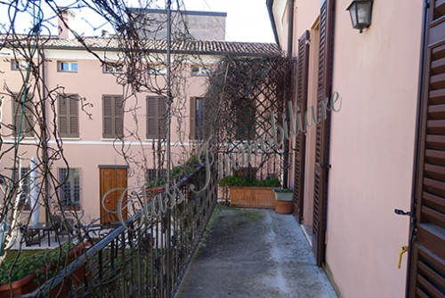 Prestigiosa proprietà al piano nobile con terrazzo e garage
