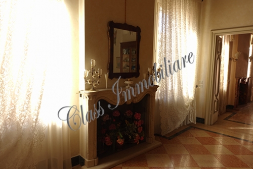 Prestigiosa proprietà al piano nobile con terrazzo e garage