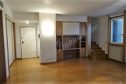Esclusiva proprietà di 352 mq. laterale via Trento