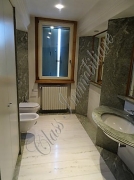 Esclusiva proprietà di 352 mq. laterale via Trento
