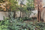 Casa da ristrutturare zona Duomo con giardino e garage