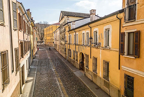 Trilocale al piano primo zona Piazza Virgiliana