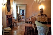 Prestigiosa proprietà al piano nobile con terrazzo e garage